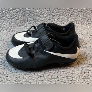 Nike Kids' Jr Boys Size 11 Bravata II FG Soccer Shoes Black And White